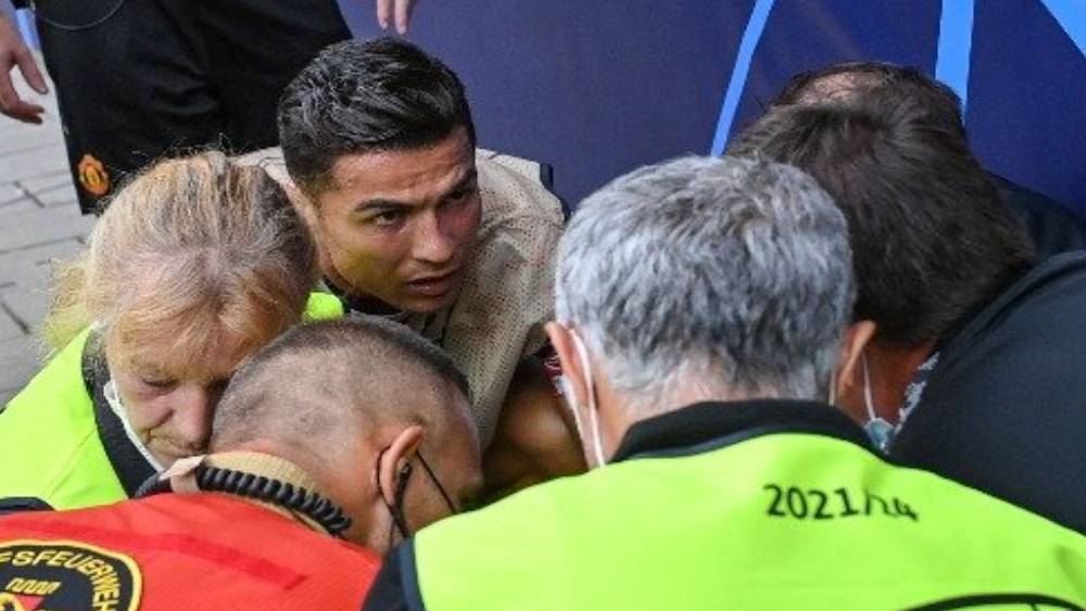 আহত নিরাপত্তারক্ষীকে দেখতে ছুটে এসেছেন রোনাল্ডো