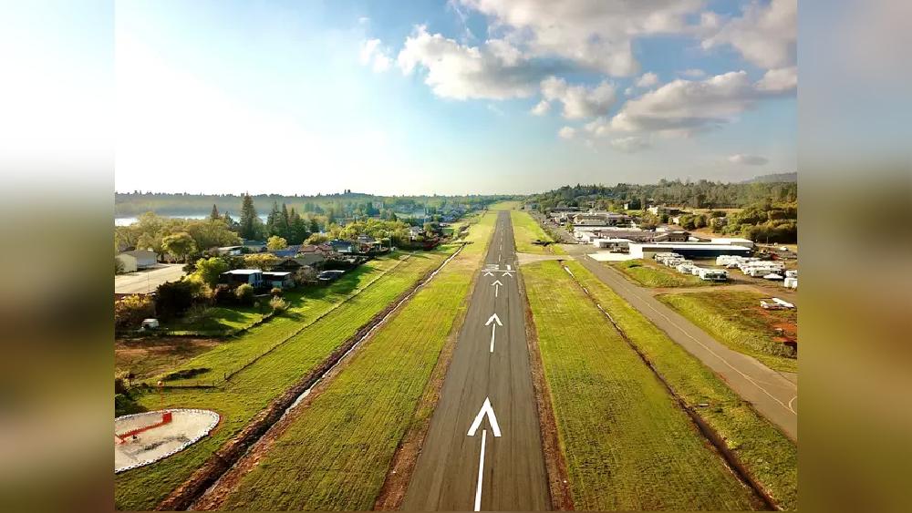 দ্বিতীয় বিশ্বযুদ্ধের পর আমেরিকার বহু বিমানপোত অকেজো হয়ে পড়েছিল। একইসঙ্গে অবসরপ্রাপ্ত বিমানচালকের সংখ্যাও বাড়ছিল। সংখ্যাটি ১৯৩৯ সালে ৩৪ হাজার থেকে বেড়ে ১৯৪৬-এ চার লক্ষে গিয়ে ঠেকে।