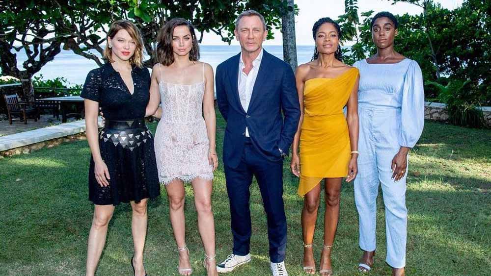 লাসানার জন্ম ১৯৮৭ সালে লন্ডনে। এক জন জনপ্রিয় ব্রিটিশ অভিনেত্রী তিনি। ২০১৭ সালের ‘স্টিল স্টার ক্রসড’ এবং ২০১৯ সালের ‘ক্যাপ্টেন মার্ভেল’-এ অভিনয় করে সবচেয়ে জনপ্রিয়তা পেয়েছেন তিনি।