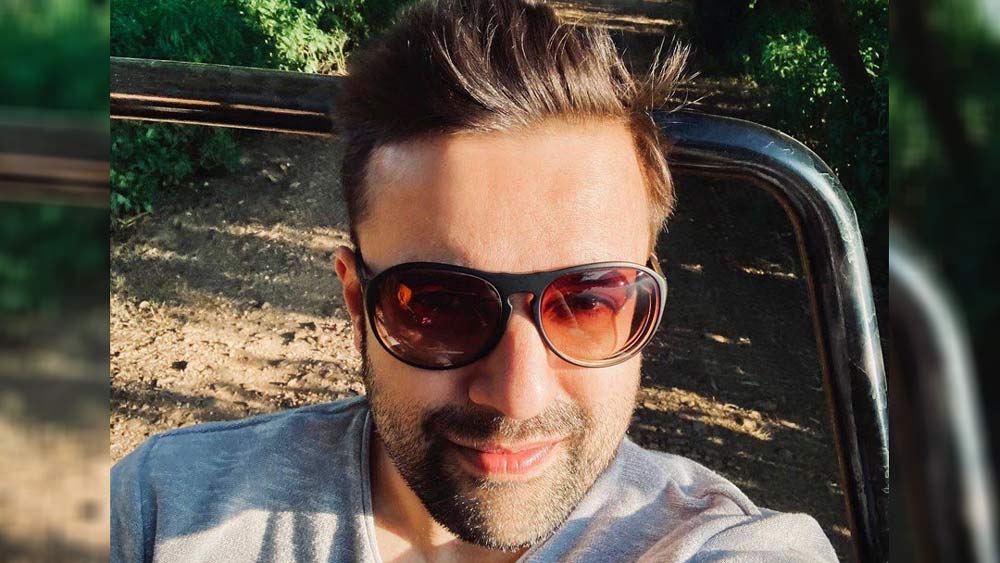 সন্দীপ কলেজ জীবনে লেখাপড়া শেষ করতে পারেননি। এখন ভারতের সেরা তিন প্রেরণামূলক বক্তার মধ্যে রয়েছেন। ইউটিউবার হিসেবে পেয়েছেন অনেক সম্মান।