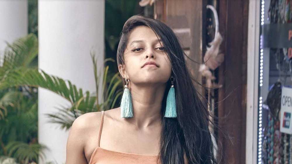 কত টাকা আয় করলেন ইয়োহানি ইউটিউব থেকে? জুলাই মাসে তাঁর আয় ছিল ৪ লক্ষ ৩০ হাজার টাকা। গানের প্রচারের সঙ্গে সঙ্গে মাত্র এক মাসে তার আয় বেড়ে যায় ১০ গুণেরও বেশি! অগস্ট মাসের শেষে তাঁর আয়ের অঙ্ক প্রায় ৫১ লক্ষ টাকা। তিন মাসে ইয়োহানির মোট আয় ৮৮ লাখের ওপরে। 