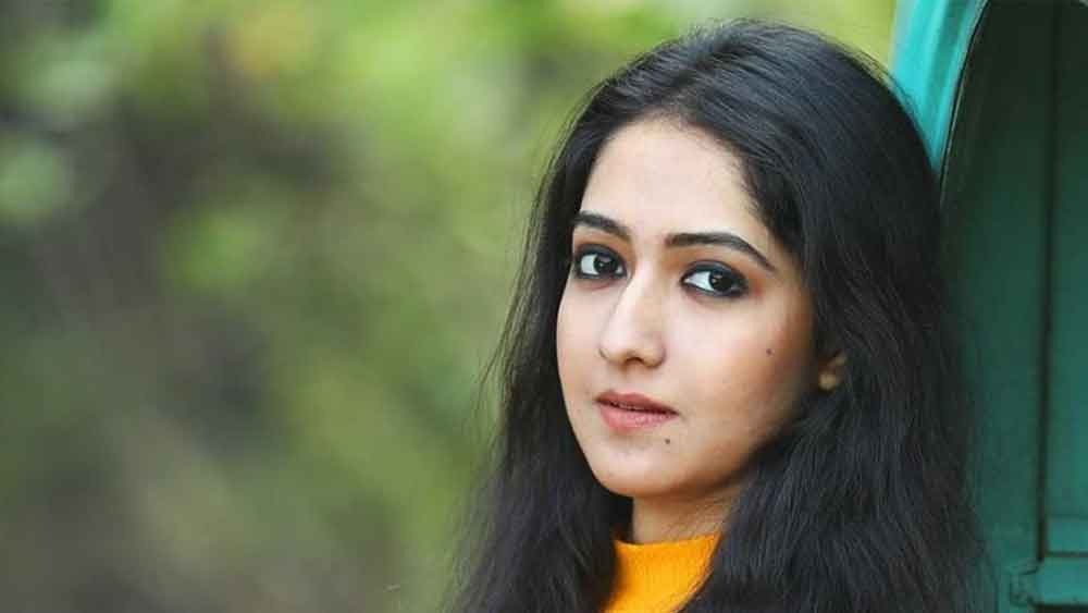 পুজোর পার্বণে আমরা কিছু কিনব না, কী করে হয়!