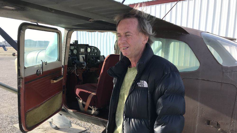 প্লেন বানানো আর তাতে চেপে উড়ে যাওয়া তাঁর কাছে বাঁ হাতের খেলা। ভাঙাচোরা, ফেলে দেওয়া জিনিস দিয়েও বানিয়ে ফেলতে পারেন প্লেন। তবে বড়াই করা ইভো জারস্কাইয়ের স্বভাব নয়। তিনি মার্জিত ভাবে কথা বলেন। প্রশংসা শুনলে লজ্জা পান। আর বেদম ভয় পান এক অজানা ভাইরাসের কথা ভেবে।