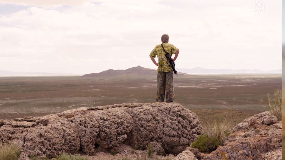 ইভো একটা গোটা শহরে একা থাকেন। ঠিকই পড়ছেন। একটা গোটা শহরের তিনিই একমাত্র বাসিন্দা। তবে ইভো বাড়িতে নয়, ‘গুহা’য় থাকেন। গত ১৩ বছর ধরে।