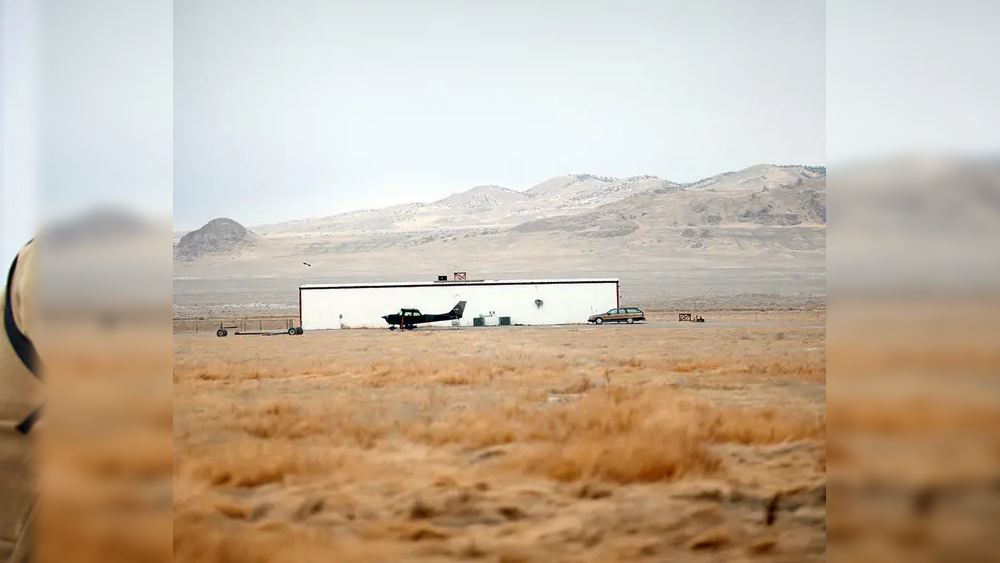 আসলে প্রাকৃতিক কোনও গুহা নয়। কাঠ মাটি দিয়ে এই গুহা নিজেই বানিয়েছিলেন ইভো। নাম দেন ‘ম্যান কেভ’। গুহার আরও একটি বিশেষত্ব হল, এটি অতিরিক্ত দেওয়াল বর্জিত। কারণ ইভো দেওয়াল পছন্দ করেন না।