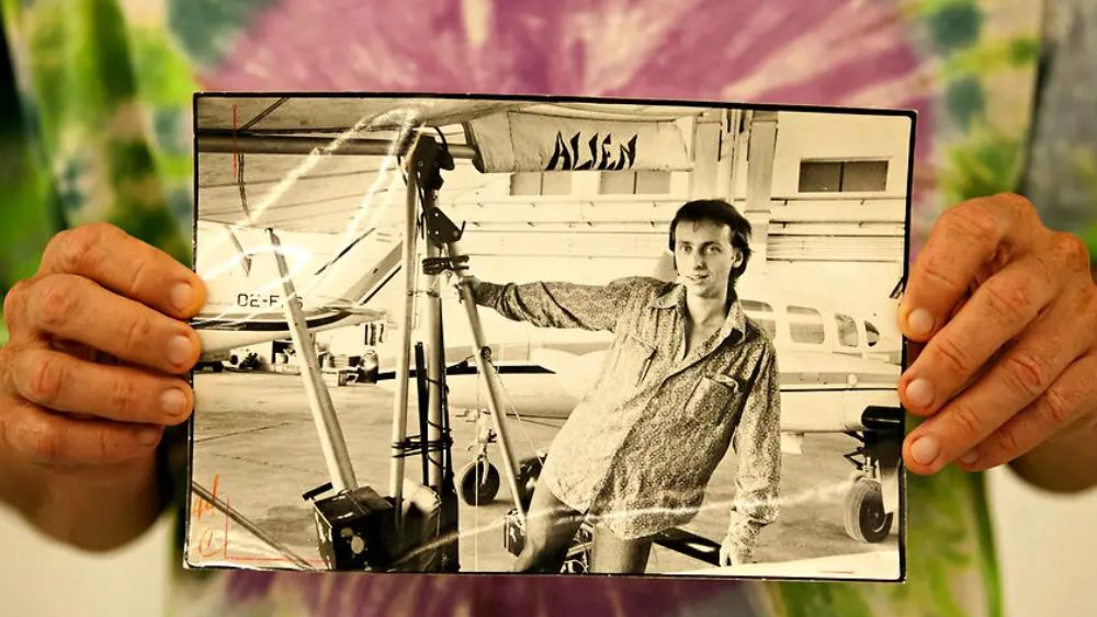 ইভোর পলায়ন প্রবণতা সেই তখন থেকেই। আমেরিকায় এসে স্বাভাবিক জীবন যাপন করতে শুরু করেছিলেন। পাশাপাশি চলছিল নিজের প্লেন তৈরির পরিকল্পনাও। ২০০৭ সালে হঠাৎই তাঁর মনে হয় সাধারণ মানুষের সঙ্গে তাঁর ঠিক বনিবনা হচ্ছে না। আবার পালিয়ে যান ইভো। চলে আসেন লুসিনে।