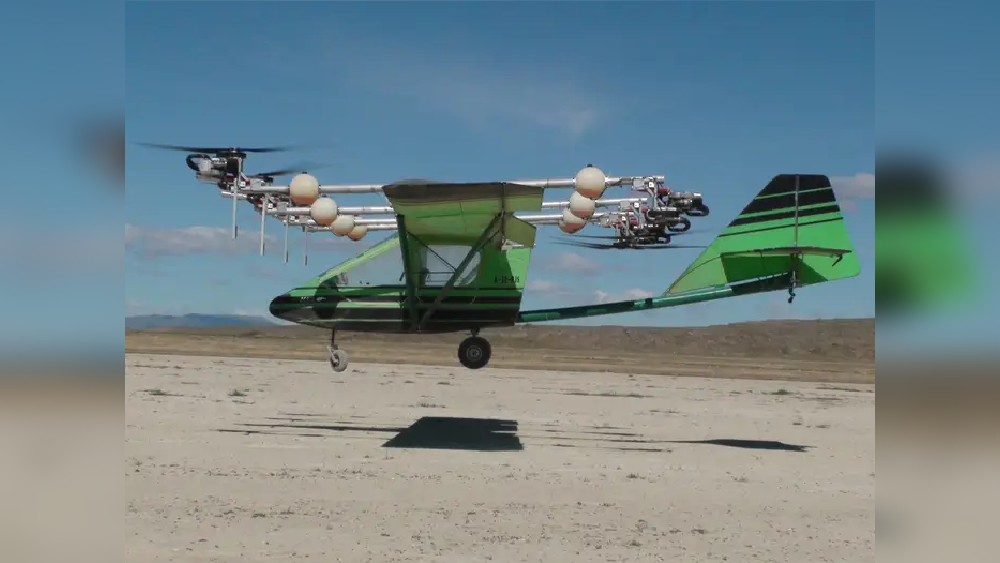 ইভোর স্বস্তি একটাই। জম্বি ভাইরাস যখন আসবে তিনি অনায়াসে তাকে টেক্কা দিয়ে পালিয়ে যাবেন। আবার কোনও জনরহিত এলাকায় গড়ে তুলবেন নিজের গুহা।