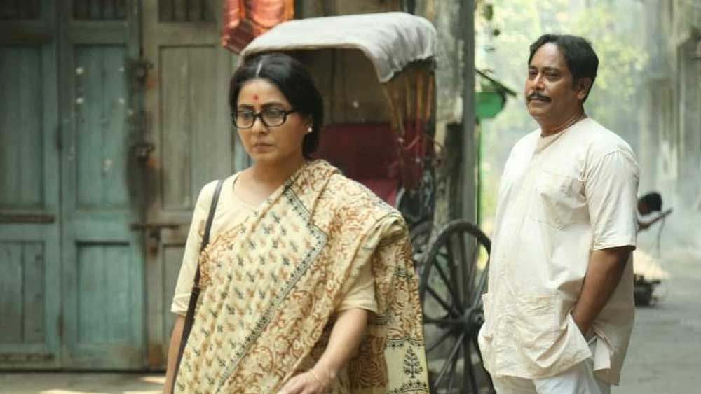 মহানন্দা: চলতি বছরের এপ্রিল মাসে শুরু হয়েছিল ছবির শ্যুটিং। কিন্তু করোনা পরিস্থিতির জন্য বেশ কয়েকদিন কাজ বন্ধ রাখতে হয়েছিল অরিন্দম শীল পরিচালিত এই ছবির। মহাশ্বেতা দেবীর আদলে তৈরি চরিত্র মহানন্দা। নাম ভূমিকায় অভিনয় করবেন গার্গী রায়চৌধুরী। শোনা যাচ্ছে, এই পুজোতেই মুক্তি পেতে পারে এই ছবি। 