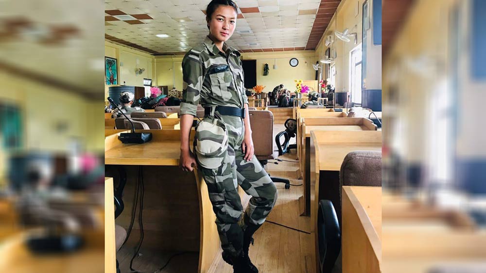 এক মহিলার এত গুণ দেখে তিনি দাঁড়িয়ে বলেন, “এ রকম মহিলাদের স্যালুট জানাই।’’