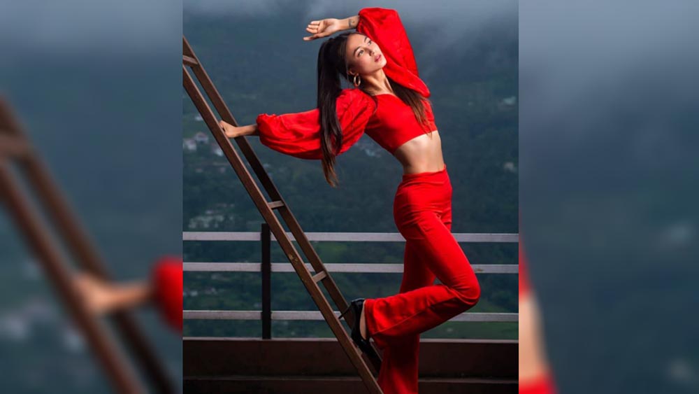 ২০১৯ সালে মাত্র ১৯ বছর বয়সে সিকিম পুলিশে যোগ দেন তিনি। পুলিশের পোশাক পরে, ভারী বন্দুক হাতে দাঁড়িয়ে থাকার একাধিক ছবি ইনস্টাগ্রামে অনুগামীদের সঙ্গে ভাগ করে নিয়েছেন তিনি।