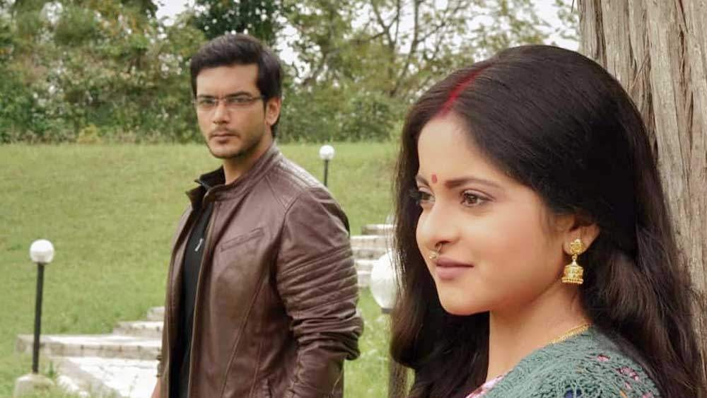 ‘সীমারেখা’-তে (২০১৭) অভিনয় করতে গিয়ে আলাপ দিয়া-অভিষেকের