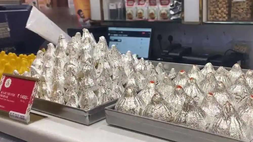 রূপোর মোদক। 