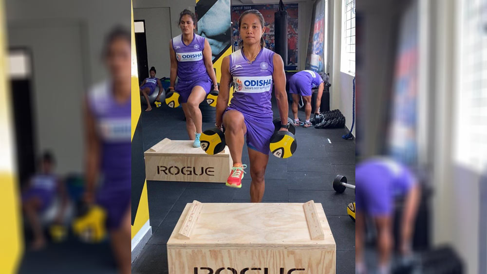 খেলা ভালবাসতেন। কিন্তু খেলোয়াড় হওয়ার ইচ্ছা জন্মায় বাবার সঙ্গে স্টেডিয়ামে একটি ফুটবল ম্যাচ দেখার সময়। ১৯৯৯ সালে মণিপুরে অনুষ্ঠিত হওয়া ওই জাতীয় ফুটবল ম্যাচ দেখতে গিয়েছিলেন তিনি।