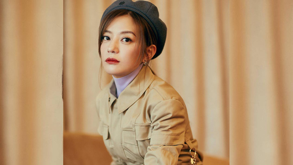 ২০১৬ সালে তাঁর পরিচালনার একটি ছবি নিয়েও ব্যাপক হইচই পড়ে যায় দেশ জুড়ে। ওই ছবি নিয়েও সমালোচিত হতে হয়েছিল তাঁকে। দেশদ্রোহী তকমা জুড়ে দেওয়া হয় তাঁর নামের সঙ্গে। কেউ কেউ আবার তাঁকে আমেরিকার গুপ্তচর বলেও দেগে দেন। হিলারি ক্লিনটনের সঙ্গে হাত মেলানোর একটি ছবি ভাইরাল করে দেওয়া হয়।