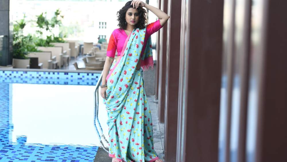 স্বস্তিকার কথায়, ‘‘আমি তো মডেল হিসেবে কাজ করেছি। আমাকে যা সাজাবে, তা-ই মেনে নিতে হবে— এমন ধারণা ছিল আমার। কিন্তু সেখানে যাঁরা যাঁরা ছিলেন, তাঁরা আমার মতামতও নিয়েছেন। সব মিলিয়ে খুব স্বাস্থ্যকর পরিবেশে কাজ হয়েছে।’’ 