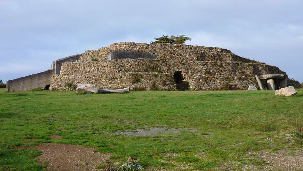 বিজ্ঞানীরা জানান, বেশিরভাগ মানুষের মধ্যেই এই বিষয়টি লক্ষ করা যায়। ব্যাপার কী? বিজ্ঞানীরা দেখেছেন, বেশিরভাগ মানুষকে কোনও লাইনের মাঝখান চিহ্নিত করতে দিলে, তাঁরা যে বিন্দু নির্দিষ্ট করে থাকেন, সেটি সামান্য বাঁ দিক ঘেঁষেই হয়ে থাকে।