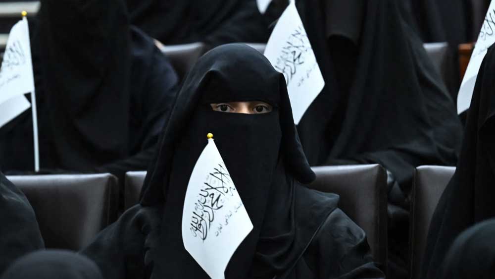 কিমের পোশাক বোরখা-পরা মেয়েদের অসম্মান করে কি করে না, সে প্রসঙ্গ আলাদা।