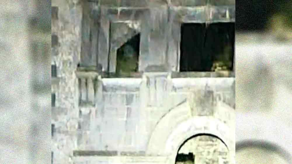 কে ওখানে! এই বাড়িতেই গিয়েছিলেন ‘ভূত শিকারি’রা। ছবি সৌজন্য ফেসবুক।