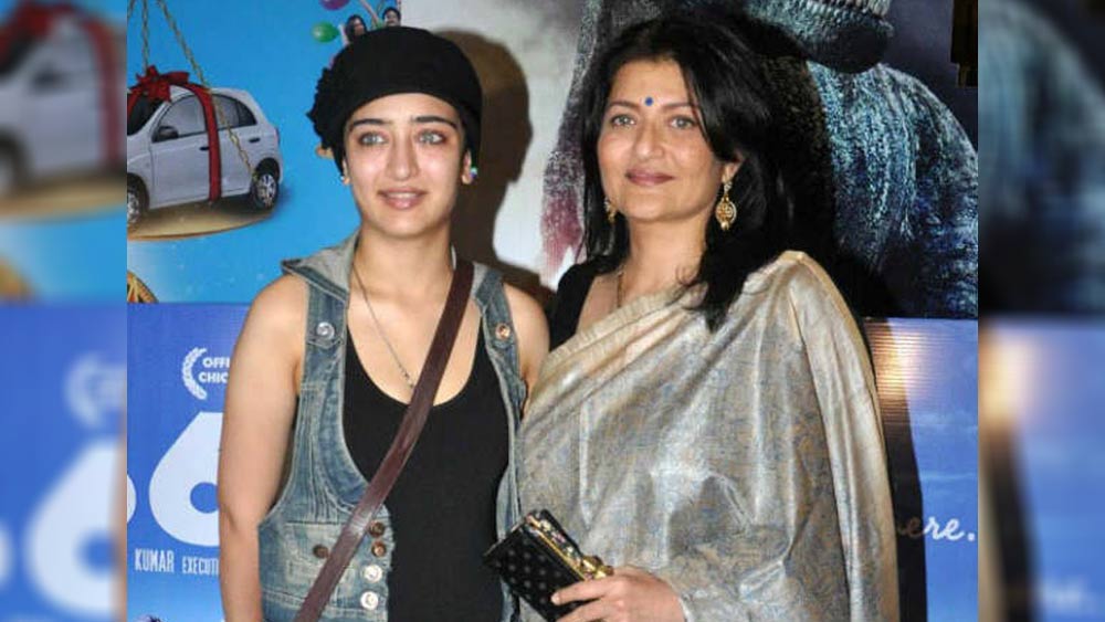 কমলকে বিয়ের পর অভিনয় ছেড়ে দিয়েছিলেন। কিন্তু বিচ্ছেদের পর ফের নতুন করে অভিনয়ের দ্বিতীয় ইনিংস শুরু করেন। সারিকা বরাবরই সামনে তাকিয়ে চলতে পছন্দ করেন। ঘটে যাওয়া কঠিন সত্যকে আঁকড়ে বিষাদে ভাসতে রাজি নন তিনি। জীবনের দ্বিতীয় ইনিংস-এও তাই সাফল্য পেয়েছেন। ২০০৫ সালে মুক্তি পাওয়া ‘পরজানিয়া’ ছবিতে পার্সি মহিলার ভূমিকায় অভিনয় করে জাতীয় পুরস্কার পান সারিকা। তার পরের কয়েক বছরে ‘ভেজা ফ্রাই’, ‘মনোরমা সিক্স ফিট আন্ডার’, ‘যব তক হ্যায় জান’, ‘পুরানি জিন্স’, ‘বার বার দেখো’ ছবিতে তাঁর অভিনয় প্রশংসিত হয়।