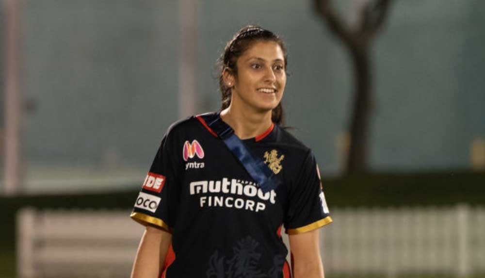 ২৯ বছরের নবনীতা এখন বিরাট কোহলীর দলের ম্যাসাজ থেরাপিস্ট। ২০১৯ সালের অক্টোবরে আরসিবি-তে যোগ দিয়েছেন। তিনিই এখন আইপিএল-এ একমাত্র মহিলা থেরাপিস্ট।