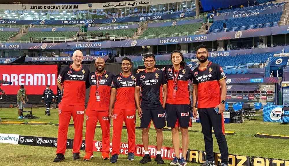 কানাডারই ক্যামসন কলেজে পড়াশোনা করেন ২০১৩  থেকে ২০১৭ পর্যন্ত। তখন থেকেই ফিজিয়োথেরাপি শেখায় বেশি করে মন দেন। ক্যামসন কলেজে স্নাতক স্তরে তাঁর বিষয় ছিল ‘অ্যাথলেটিক অ্যান্ড এক্সারসাইজ থেরাপি’। এই বিষয়ে তাঁর পড়াশোনা এবং দক্ষতা আছে দেখেই তাঁকে দলে নেয় আরসিবি।