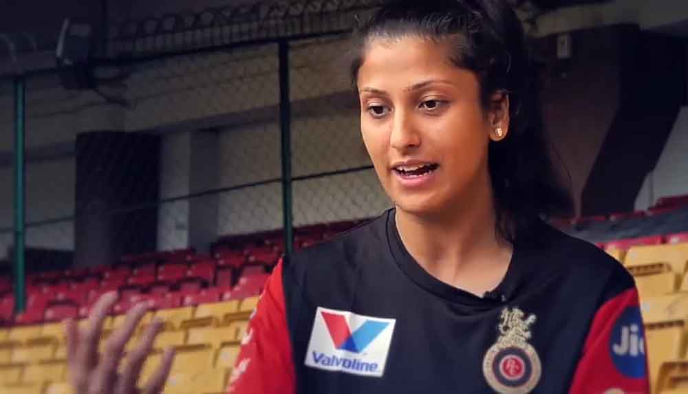 পড়াশোনার ফাঁকেই কাজ শুরু করে দেন। ২০০৮ সাল থেকে ২০১৬ সাল পর্যন্ত কানাডার স্ট্রাচকোনা কমিউনিটি সেন্টারে মেয়েদের বাস্কেটবল দলের কোচ ছিলেন তিনি। এই আট বছরে নবনীতা শেখেন সময়ের সঙ্গে কী করে পাল্লা দিতে হয়। সাংগঠনিক এবং নেতৃত্বের দক্ষতাও তৈরি হয়। খেলোয়াড় এবং তাঁদের মা-বাবার সঙ্গে কথা বলার দক্ষতাও তৈরি হয়।