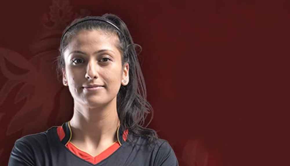 ২০১৫ সালে কানাডায় মহিলাদের বিশ্বকাপ ফুটবলের সময়ও তাঁকে নিয়েছিল সে বারের আয়োজক কমিটি। তখন তাঁর কাজ ছিল প্রয়োজনে ফার্স্ট এডের ব্যবস্থা করা।