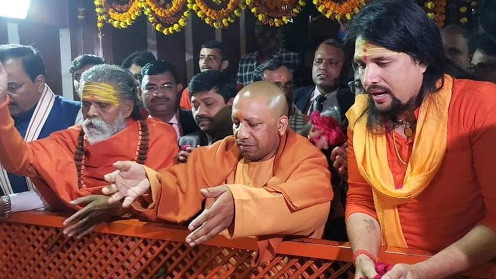 আনন্দের বিলাসিতা সকলের নজরে পড়তে শুরু করেছিল। দামি গাড়ির সামনে দাঁড়িয়ে ছবি তোলা, বিমানে মদের গ্লাস নিয়ে ছবি তোলা— এ সব একেবারেই পছন্দ হচ্ছিল না কারও। তাঁর অবশ্য ব্যাখ্যা ছিল মদ হিসাবে যা বলা হচ্ছিল সেটি বিশুদ্ধ আপেলের রস ছিল। এর উপর আবার ২০১৯ সালে অস্ট্রেলিয়ায় সিডনি পুলিশ তাঁকে গ্রেফতার করে। দুই মহিলা যৌন হেনস্থার অভিযোগ এনেছিলেন তাঁর বিরুদ্ধে।