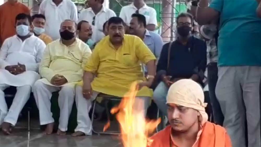 নলাটেশ্বরী মন্দিরে অনুব্রত মণ্ডল।