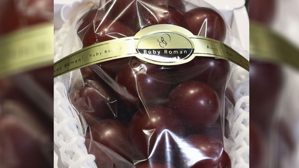 ২০২০-তে মাত্র একটি আঙুরের থোকা বিক্রি করা গিয়েছিল। নিলাম হয়েছিল সেটি। দাম উঠেছিল ১২ হাজার আমেরিকার ডলার যা ভারতীয় মুদ্রায় সাড়ে সাত লাখ টাকা ছিল। সেই অনুযায়ী প্রতিটি আঙুরের দাম ছিল ৪০০ ডলার যা ভারতীয় মুদ্রায় ছিল ৩৫ হাজার টাকা।