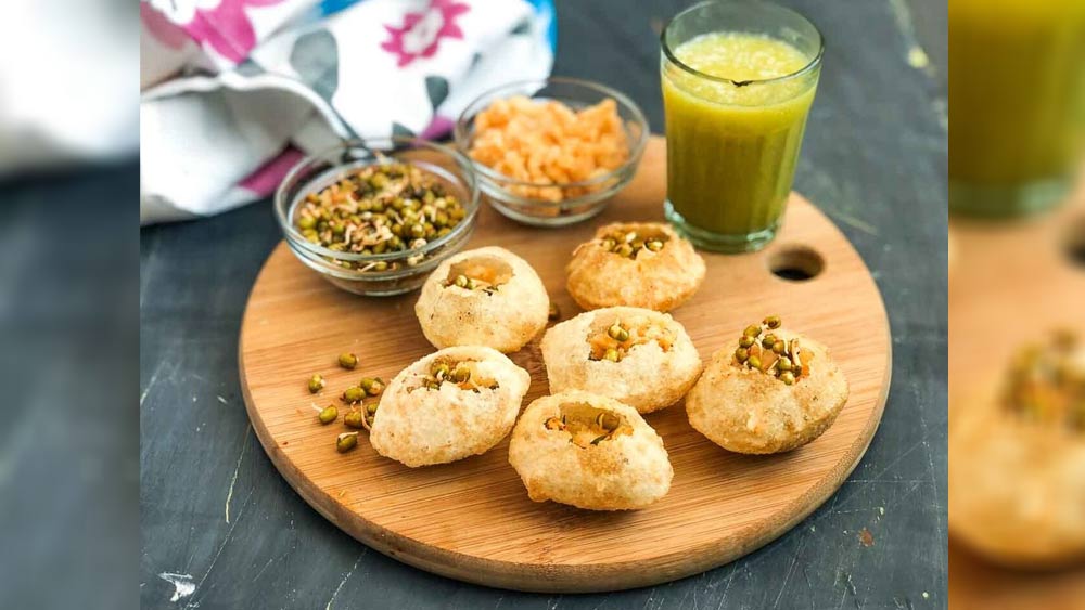 পুঁথিগত বিদ্যা খুব বেশি নেই। কিন্তু এক জন উচ্চ শিক্ষিতকেও ছাপিয়ে যেতে পারেন নিজের উচ্চ চিন্তাধারা দিয়ে। ভোপালের এই ফুচকা বিক্রেতার কাণ্ড দেখে তেমনই মালুম হবে।