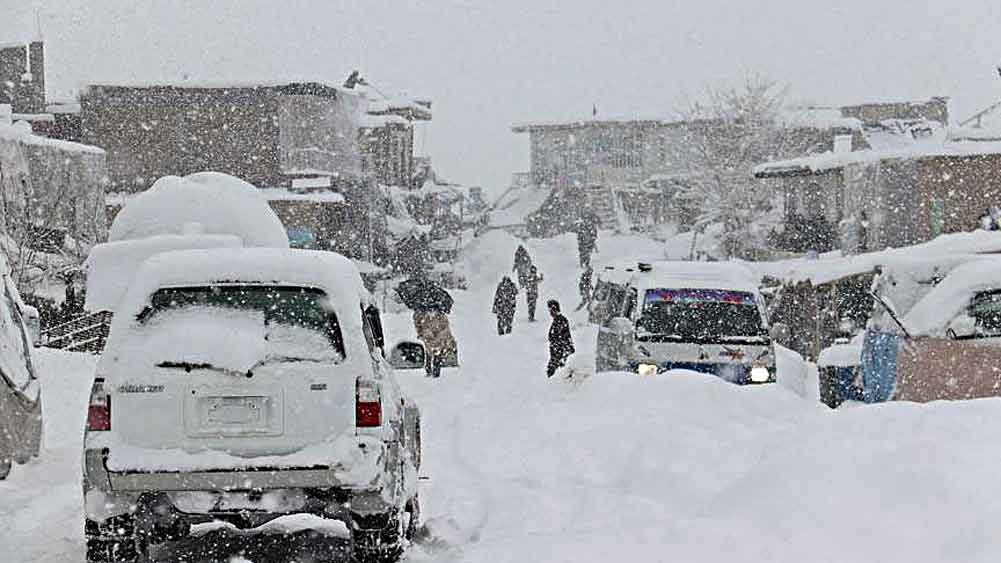 তুষারে আবৃত কাবুলের রাস্তা।