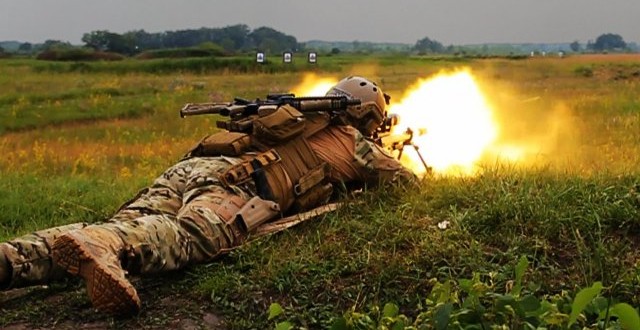 অস্ত্রবিদরা বলছেন, জেপার্ড নিয়ে একজন যোদ্ধা অনায়াসে যুদ্ধক্ষেত্রে প্যারাশ্যুটে অবতরণ করতে পারেন। আর নির্ভুল লক্ষ্যভেদে উড়িয়ে দিতে পারেন পর পর নিশানা।