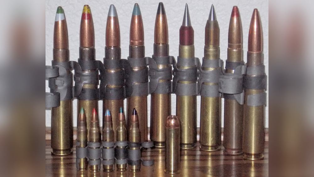 পয়েন্ট ৫০ ক্যালিবারের এই গুলির নাম 'রফোস এমকে ২ বুলেট'। যা নিজের থেকে দু’ কিলোমিটার দূরে থাকা লক্ষ্যে নিখুঁত আঘাত করতে পারে। কতটা শক্তিশালী সেই আঘাত? তা বোঝানোরও একটি মাপকাঠি রয়েছে। এই মাপকাঠির নাম ‘মাজল ভেলোসিটি’। প্রতি সেকেন্ডে বা ঘণ্টায় বুলেটের গতি কত, তা দিয়েই মাজল ভেলোসিটি মাপা হয়। জেপার্ডের বুলেটের মাজল ভেলোসিটি প্রতি সেকেন্ডে ৮২০ মিটার।