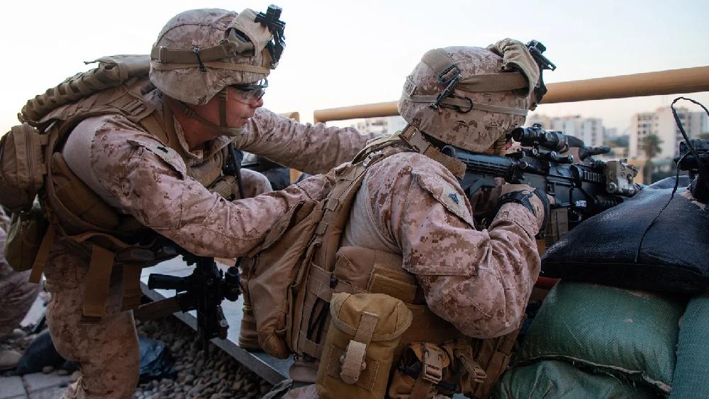 ওই সংবাদপত্রের প্রতিবেদনে এ-ও বলা হয় যে, কাবুল বিমানবন্দর চত্বরে বিস্ফোরণের জন্য দায়ী যে আই এস কে জঙ্গিগোষ্ঠী, তাদের মাথাকেই শেষ করতে চায় ব্রিটেনের সেনারা। এ ব্যাপারে খোদ তালিবানই তাদের সাহায্য করছে।