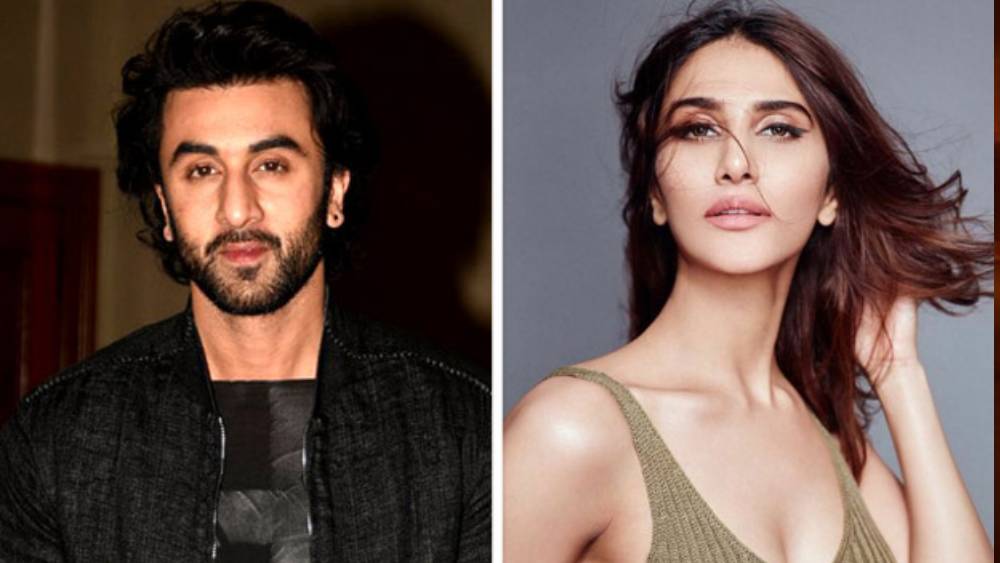 দীর্ঘ বিরতির পর রণবীর কপূর পর্দায় ফিরছেন। অয়ন মুখোপাধ্যায়ের ‘ব্রহ্মাস্ত্র’-র পাশাপাশি যশরাজ ফিল্মসের ‘শামসেরা’ নিয়ে মাস কয়েক ধরেই চারদিকে চর্চা শুরু হয়েছে। বাণী কপূর, সঞ্জয় দত্তর সঙ্গে অভিনয় করবেন রণবীর।