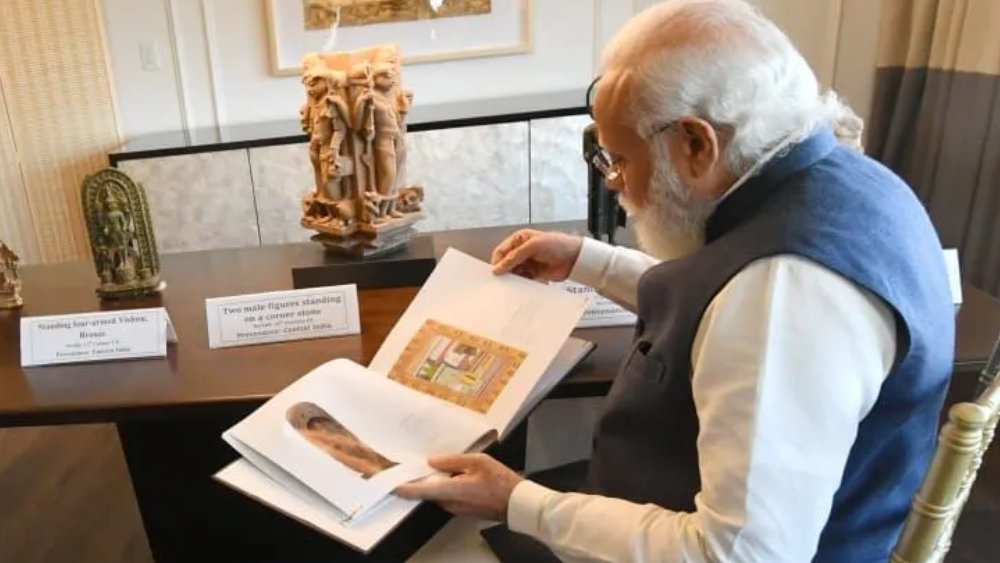 ফিরে পাওয়া শিল্পনিদর্শনের ৭১টি অর্থাৎ প্রায় অর্ধেককে ভারতীয় সভ্যতা এবং সংস্কৃতির বিশেষ নিদর্শন বলে চিহ্নিত করেছেন বিশেষজ্ঞরা। এছাড়া ৬০টি হিন্দু, ১৬টি বৌদ্ধ এবং ৯টি জৈন ধর্ম সম্পর্কিত প্রত্নতাত্ত্বিক শিল্পবস্তু রয়েছে। এর মধ্যে অধিকাংশই ১১ থেকে ১৪ শতকের মধ্যে তৈরি। কিছু খ্রিস্টপূর্ব সময়কালের শিল্পও রয়েছে।