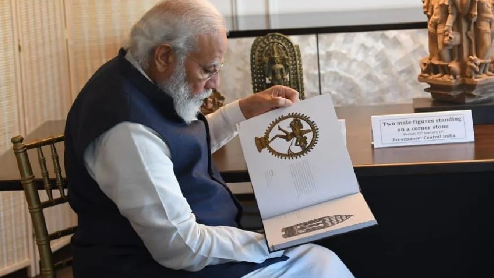 তালিকার প্রথমেই রয়েছে ১২ শতকের তৈরি একটি ব্রোঞ্জের নটরাজ।