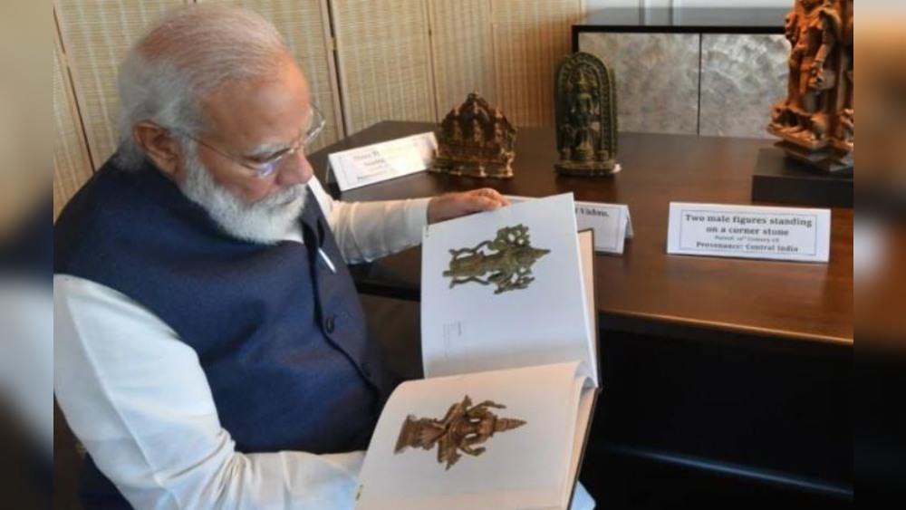 মোদী-বাইডেনের সেই বৈঠকের পরই ভারতের প্রত্নতাত্ত্বিক ঐতিহ্যবাহী ১৫৭টি শিল্পকর্ম ফেরত পেলেন মোদী।