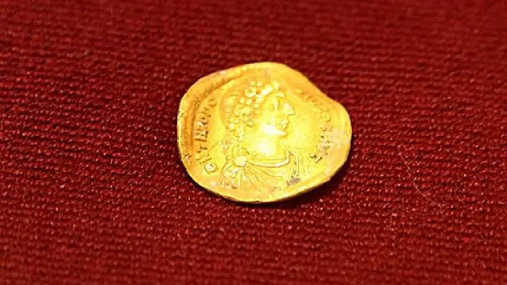 উচ্ছ্বাসের কারণ মুদ্রাগুলির বর্তমান অবস্থা। সেগুলিতে সময়ের ছাপ তো পড়েইনি, বরং দেড় হাজার বছরের পুরনো মুদ্রা এখনও বেশ ঝকঝকে। এক গবেষকের কথায়, ‘‘দেখে মনে হবে যেন কালই তৈরি হয়ে এল।’’