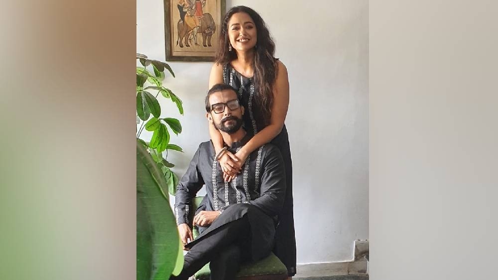 দার্জিলিংয়ে প্রেমের শুরু। দু’বছর পরেও চলছে একই ভাবে।