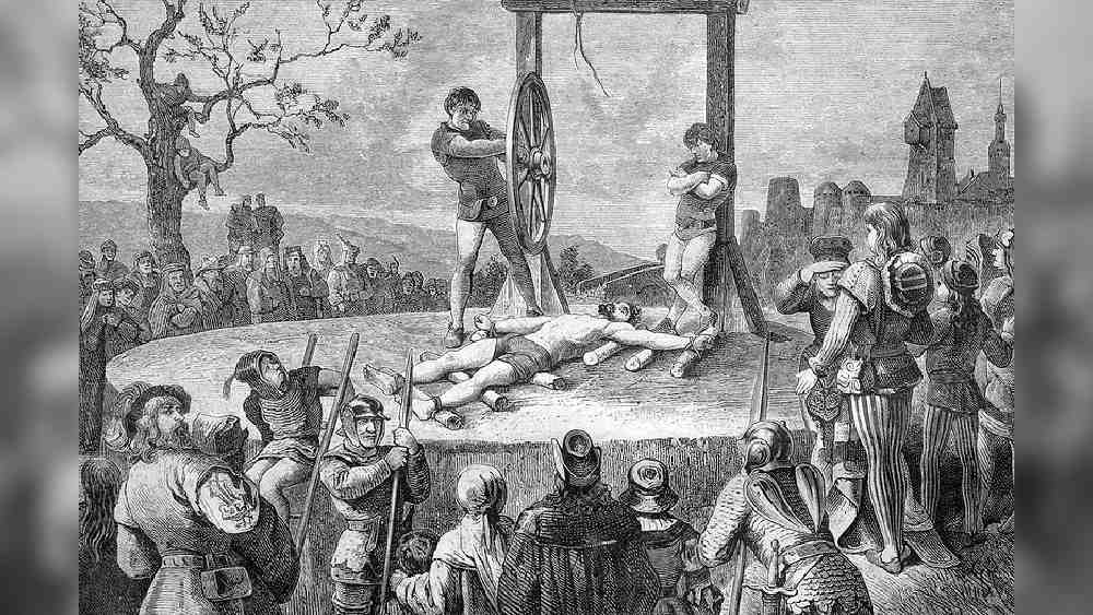 তার পর শরীরের কিছুটা উপরের অংশ এবং ধীরে ধীরে আরও উপরে একই ভাবে এবং আরও বেশি উচ্চতা থেকে অবিরাম ফেলা হত চাকাটি। 