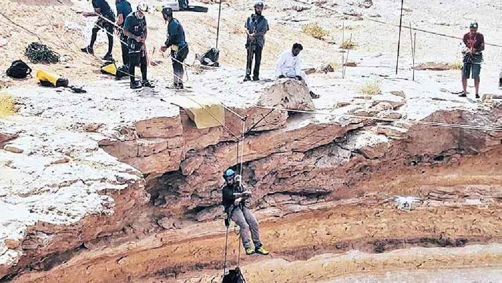 কিছুদিন আগেই ইয়েমেন সরকার জানিয়েছিল, তারা বারহুটে ৫০ মিটারের নীচে নামতে পারেননি। যাঁরা নামছিলেন, তাঁরা ভয় পেয়েছিলেন।