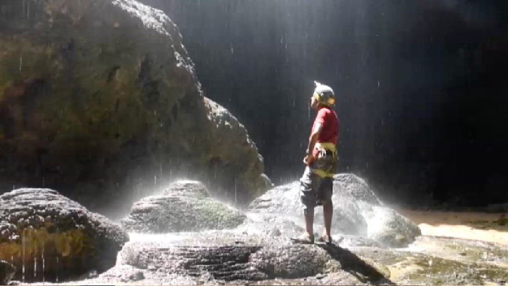 এত দিন ধরে যে ভয় ইয়েমেনিদের কাবু করে রেখেছিল, তা যে আদতে ভিত্তিহীন তা প্রমাণ করে দিয়েছেন ওমানের এই গুহা বিশেষজ্ঞরা। বারহুটের কূপের সঙ্গে যে আর পাঁচটা প্রাকৃতিক ভাবে তৈরি গহ্বরের গঠনগত তেমন তফাৎ নেই,  তা স্পষ্ট করে জানিয়ে দিয়েছেন।