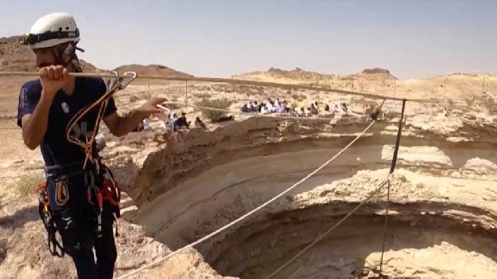 ওমানি গুহাবিদরা অবশ্য জানিয়েছেন, তাঁরা কোনও রকম ভয়কে গুরুত্বই দেননি। অজানাকে জানার অদম্য ইচ্ছেই 'নরকের কূপে'র মাটি স্পর্শ করতে তাঁদের সাহায্য করেছে। তবে শেষ পর্যন্ত সত্যিটা জানতে এবং জানাতে পেরে তাঁরা গর্বিত। গুহাবিদদের ধারণা, হয়তো কোনও উপকথায় কোনও দিন তাঁদের এই আবিষ্কারের কথাও লেখা হবে। আর সেটাই হবে তাঁদের পুরস্কার।