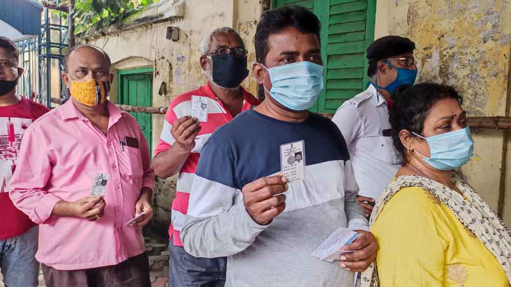 সরাসরি: ভবানীপুরে চলছে ভোট, ব্যবধান বাড়ানোর লড়াইয়ে তৃতীয় বারের মুখ্যমন্ত্রী