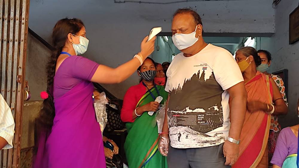 কোভিডবিধি মেনে চলছে ভোট।