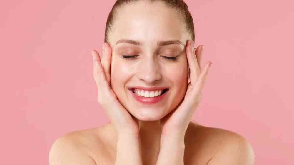 প্রাচীনকালে সাজ-শৃঙ্গারের আগে দুধ দিয়ে রূপচর্চা করার চল ছিল।