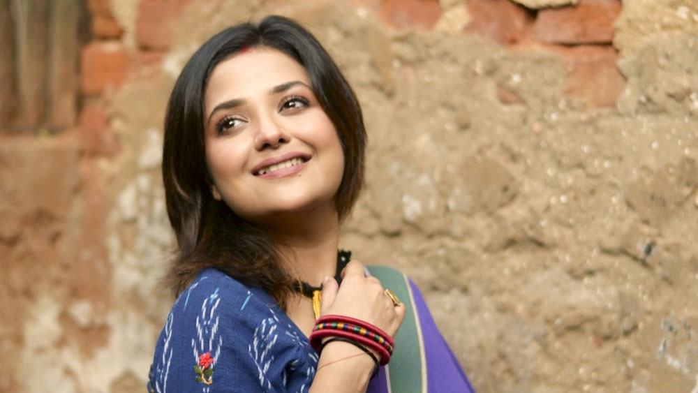 সদ্য ‘হইচই’-এর একটি সিরিজের কাজ শেষ করলেন মিমি। ওম ব্যস্ত ‘ডান্স বাংলা ডান্স’ নিয়ে।