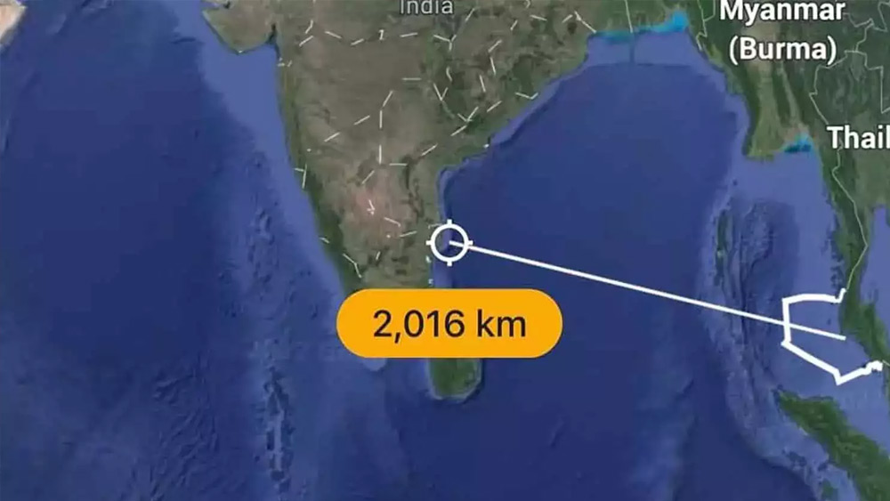 ৩৭ বছরের হো হোয়াং হাং আদতে ভিয়েতনামের বাসিন্দা। মুম্বইয়ে স্ত্রীকে দেখতে তিনি প্রায় দু’হাজার কিলোমিটার জলপথ পাড়ি দেওয়ার ঝুঁকি নিয়ে ফেলেছেন।